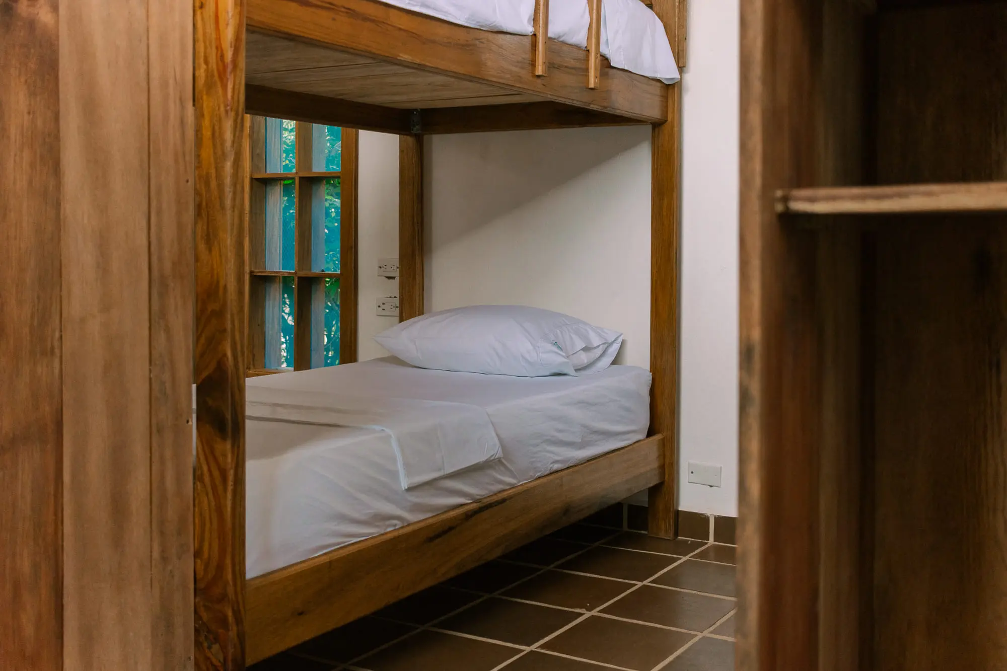 Área común interior del dormitorio de 8